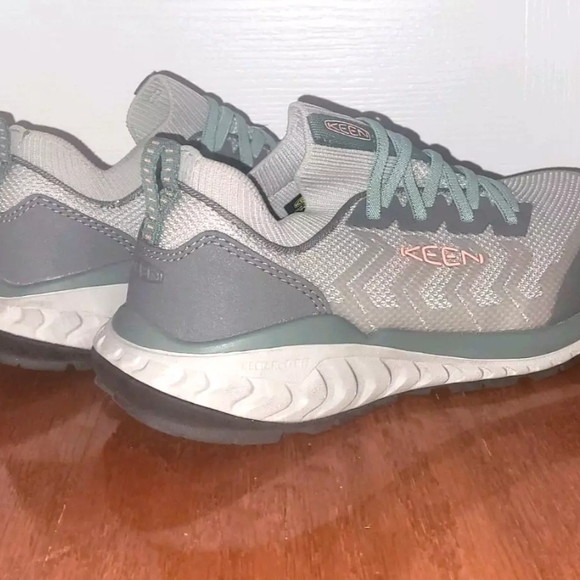 KEEN utility shoes women's size 7.5 wide : Arvada Shift (Comp Toe) ASTM slip-on - Picture 6 of 7